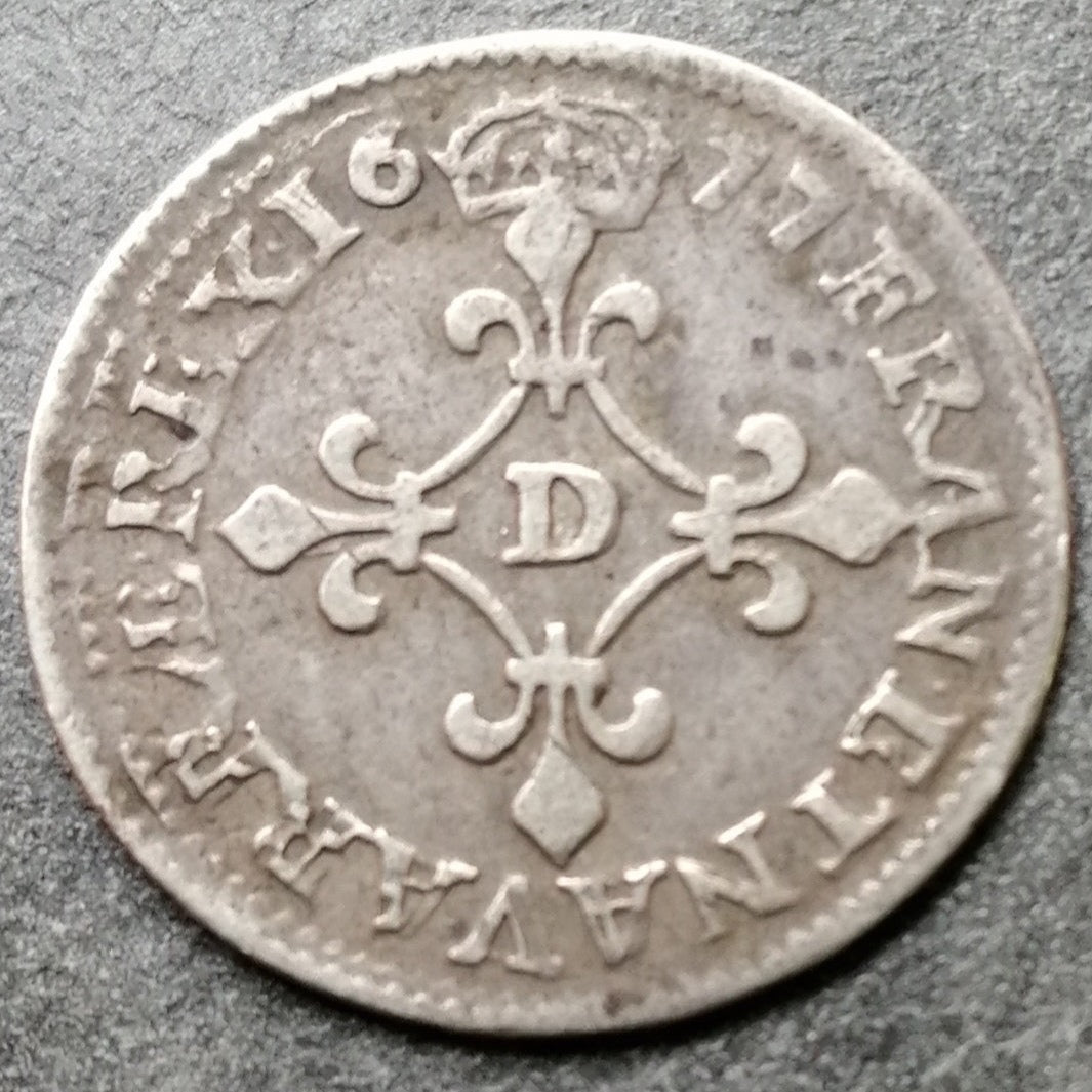 Luis XIV (1643-1715) 4 pisos de contratistas 1677 D Lyon 1,63gr L4L. 200