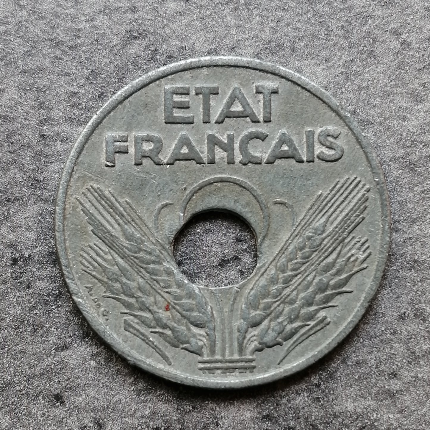 Failure 20 cents 1941 Decentrated hole French state 3.55 gr zinc G. 321