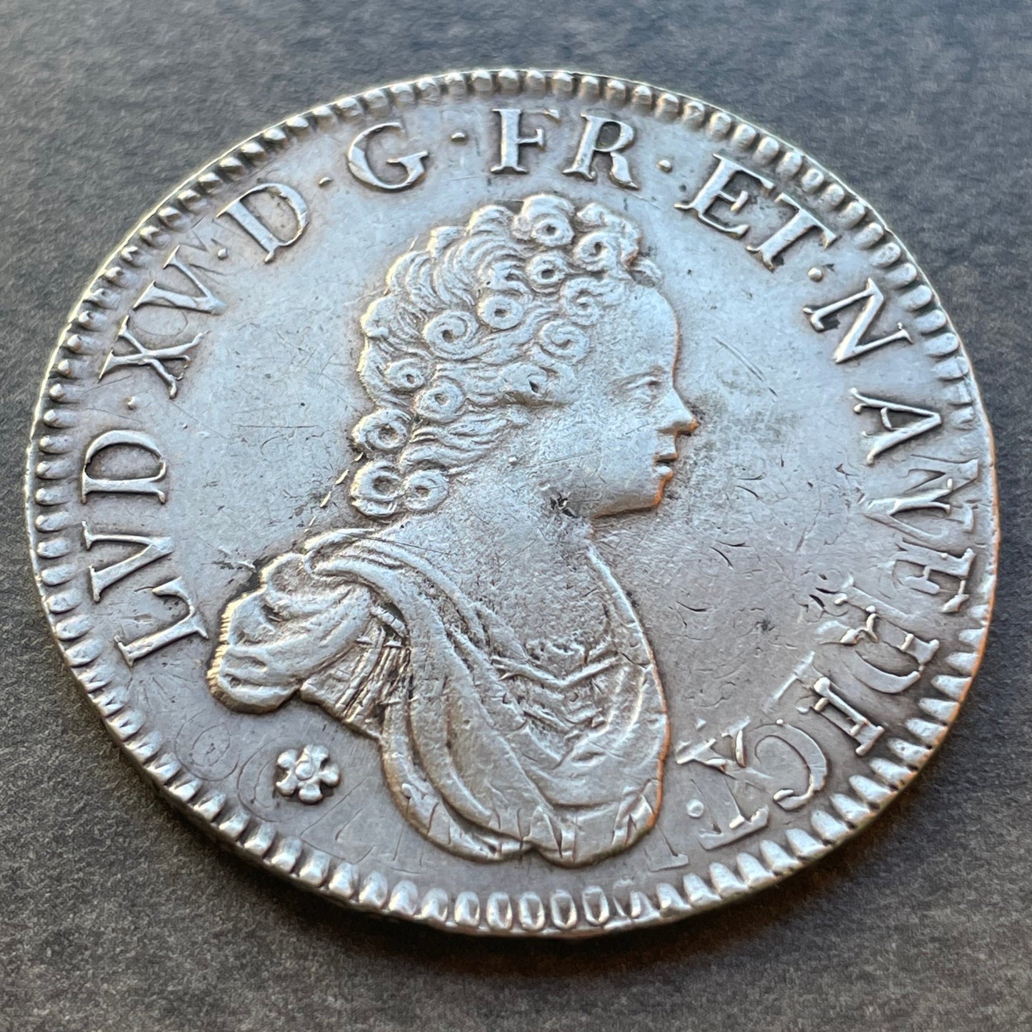 Luis XV (1715-1774) Escudo llamado "vertugadin" 1716 D Lyon 30,33 gr