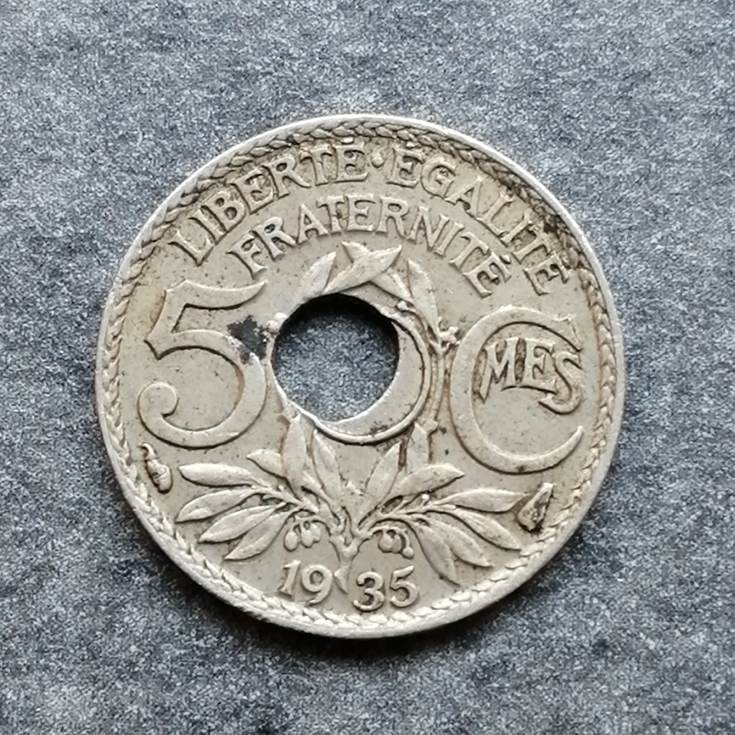 Por defecto 5 céntimos 1935 Agujero descentrado Lindauer 1,98 gr