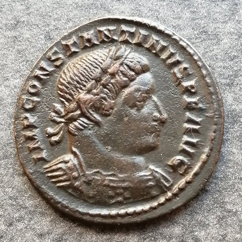 Constantino I (306-337) Follis Sol Invicto Comiti Londres 3,45 gr 22 mm