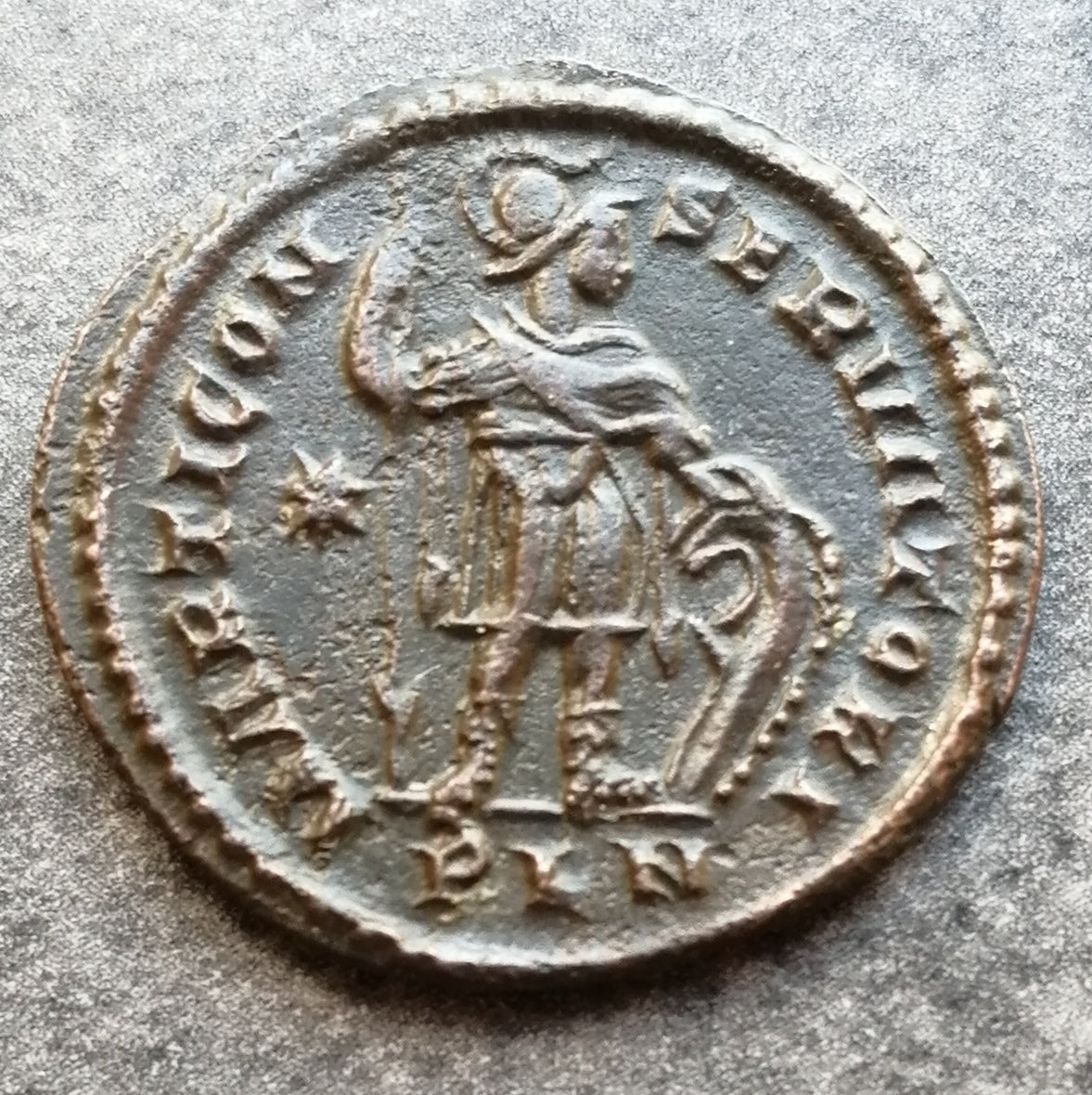 Constantino I (306-337) Follis Marti Conservatori Londres 2,97 gr 22 mm