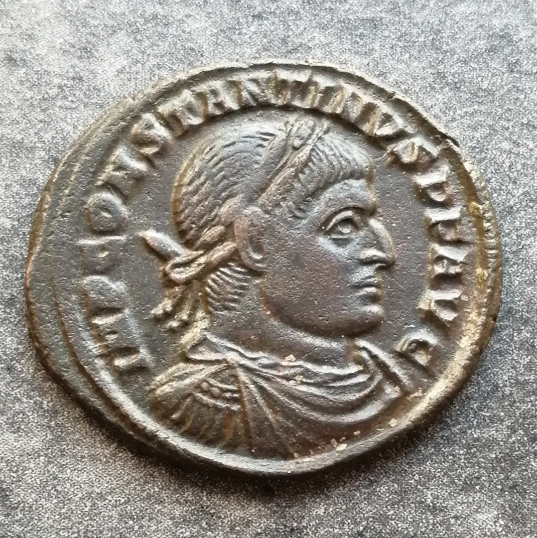 Constantino I (306-337) Follis Sol Invicto Comiti Arles 3,52 gr 21 mm