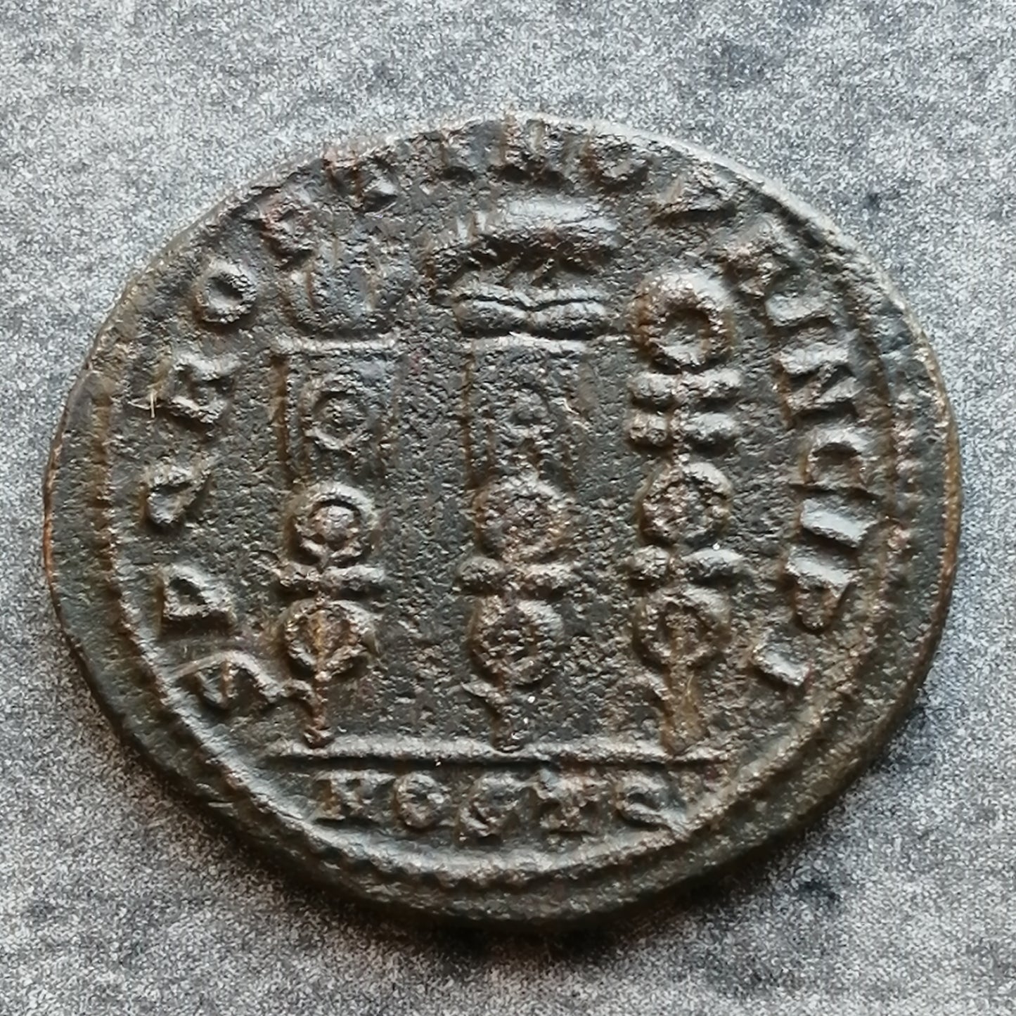 Constantino I (306-337) Follis SPQR Optimi Principi Ostia 4,73 gr 22 mm