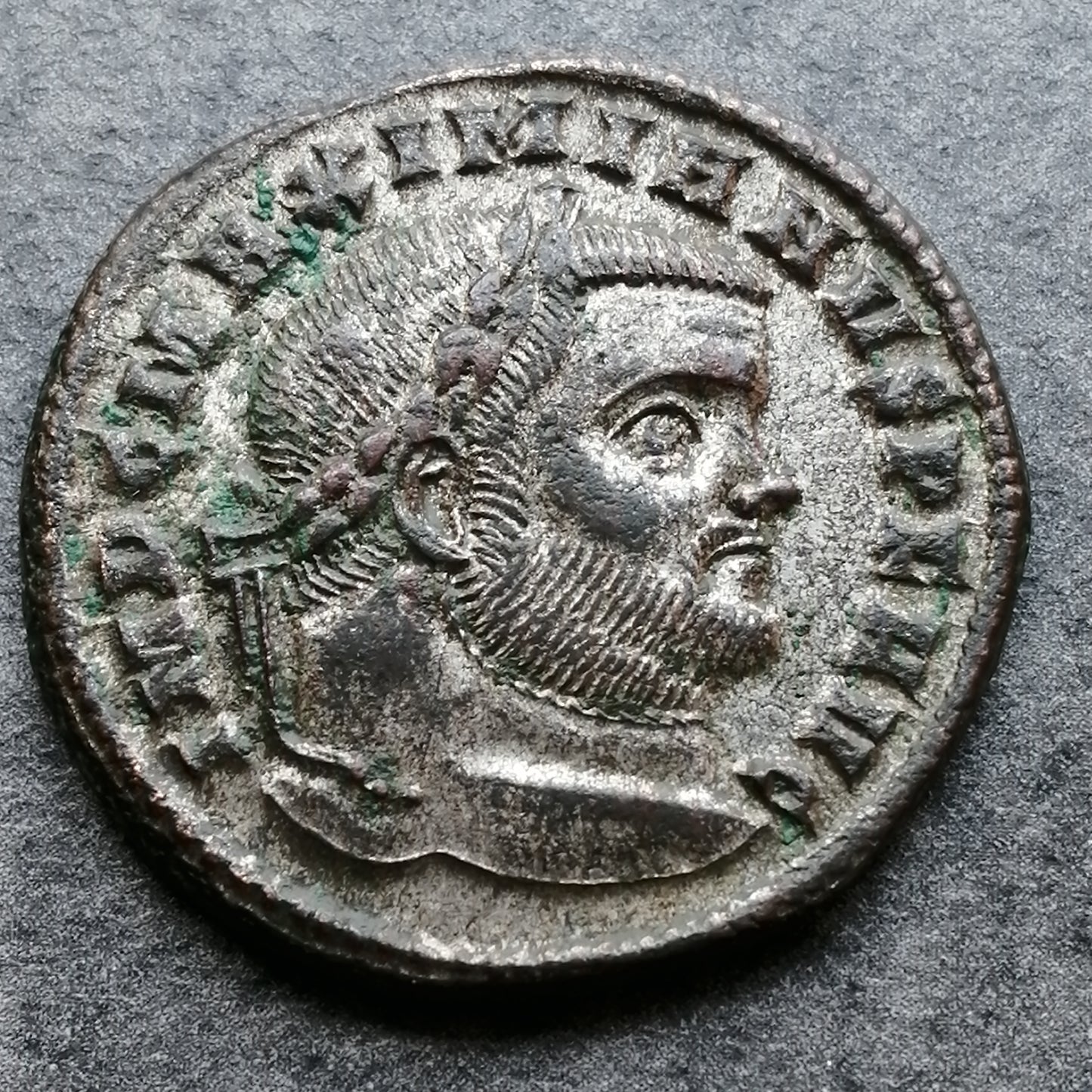 Maximiano Hércules (285-310) Follis Sacra Moneta 10,20 gr 26,5 mm