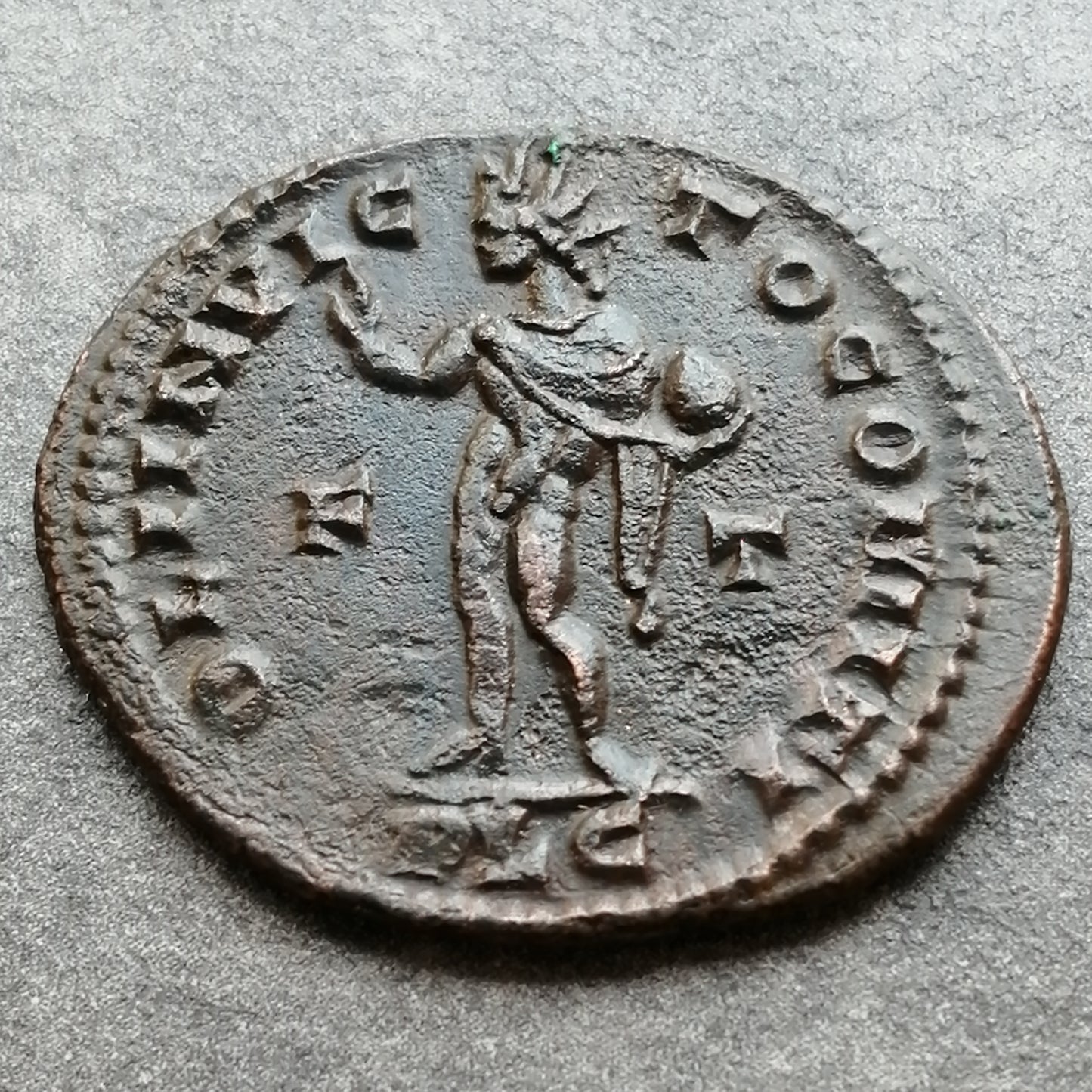 Constantino I (306-337) Follis Soli Invicto Comiti Lyon 4,18 gr 24,5 mm