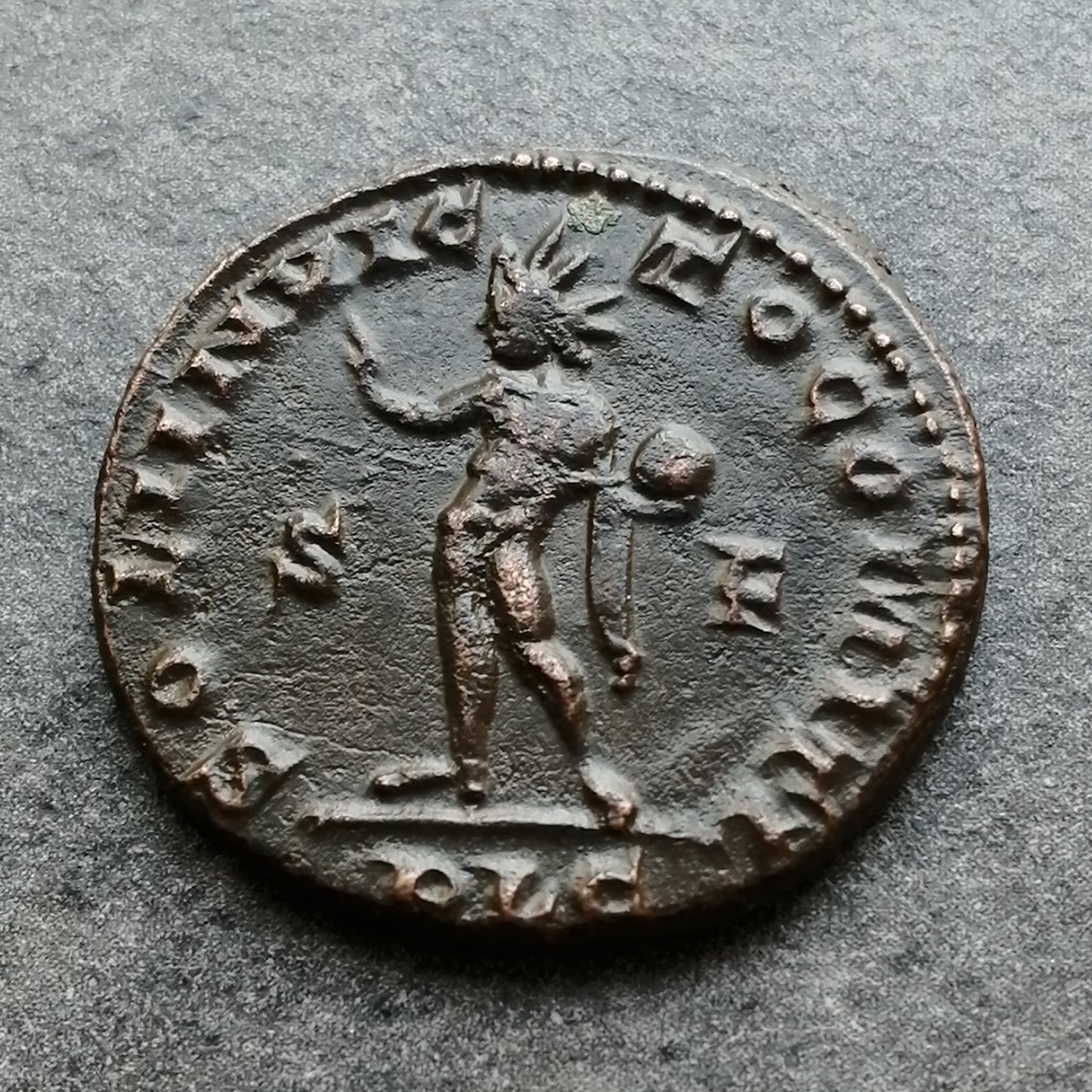 Constantino I (306-337) Follis Soli Invicto Comiti Lyon 4,81 gr 22 mm