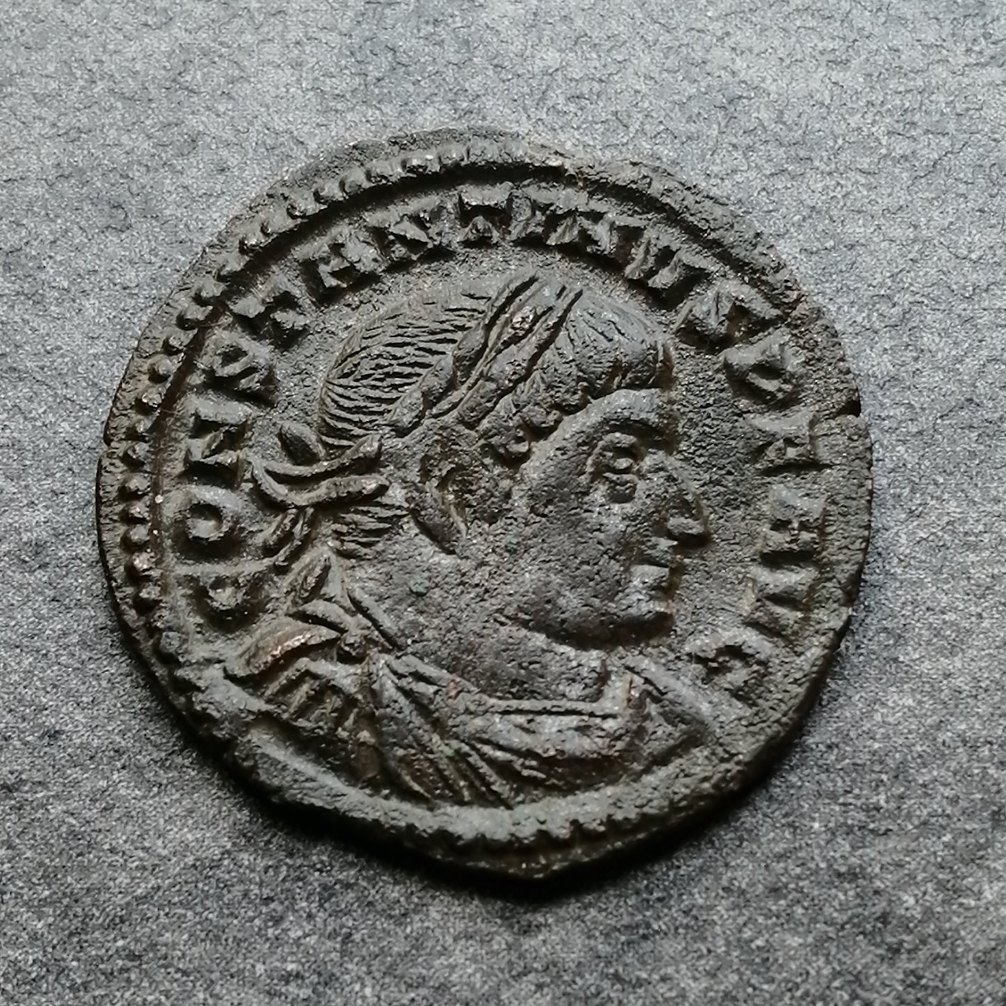 Constantino I (306-337) Follis Soli Invicto Comiti Trier 2,74 gr 20 mm