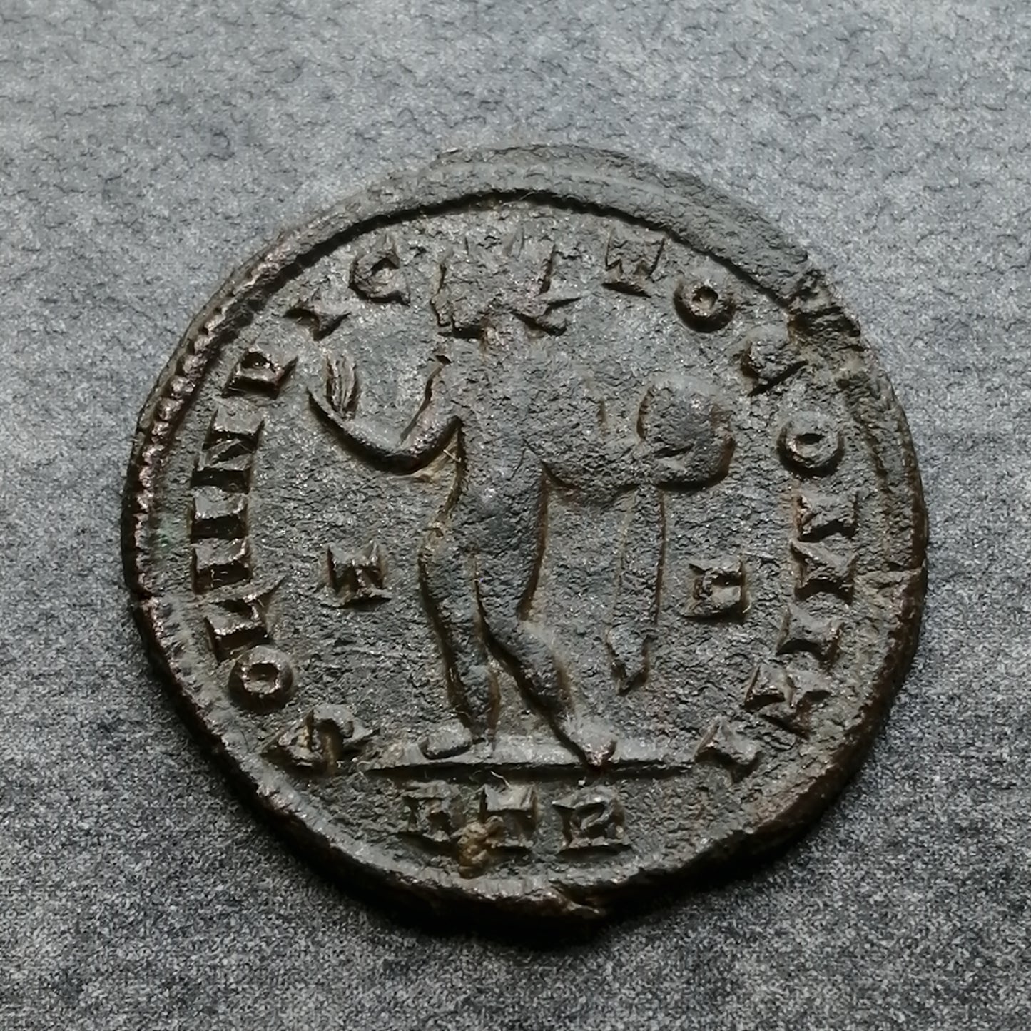 Constantino I (306-337) Follis Soli Invicto Comiti Trier 2,74 gr 20 mm