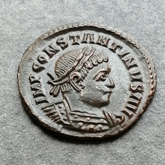 Constantino I (306-337) Follis Soli Invicto Comiti Londres 3,21 gr 21 mm