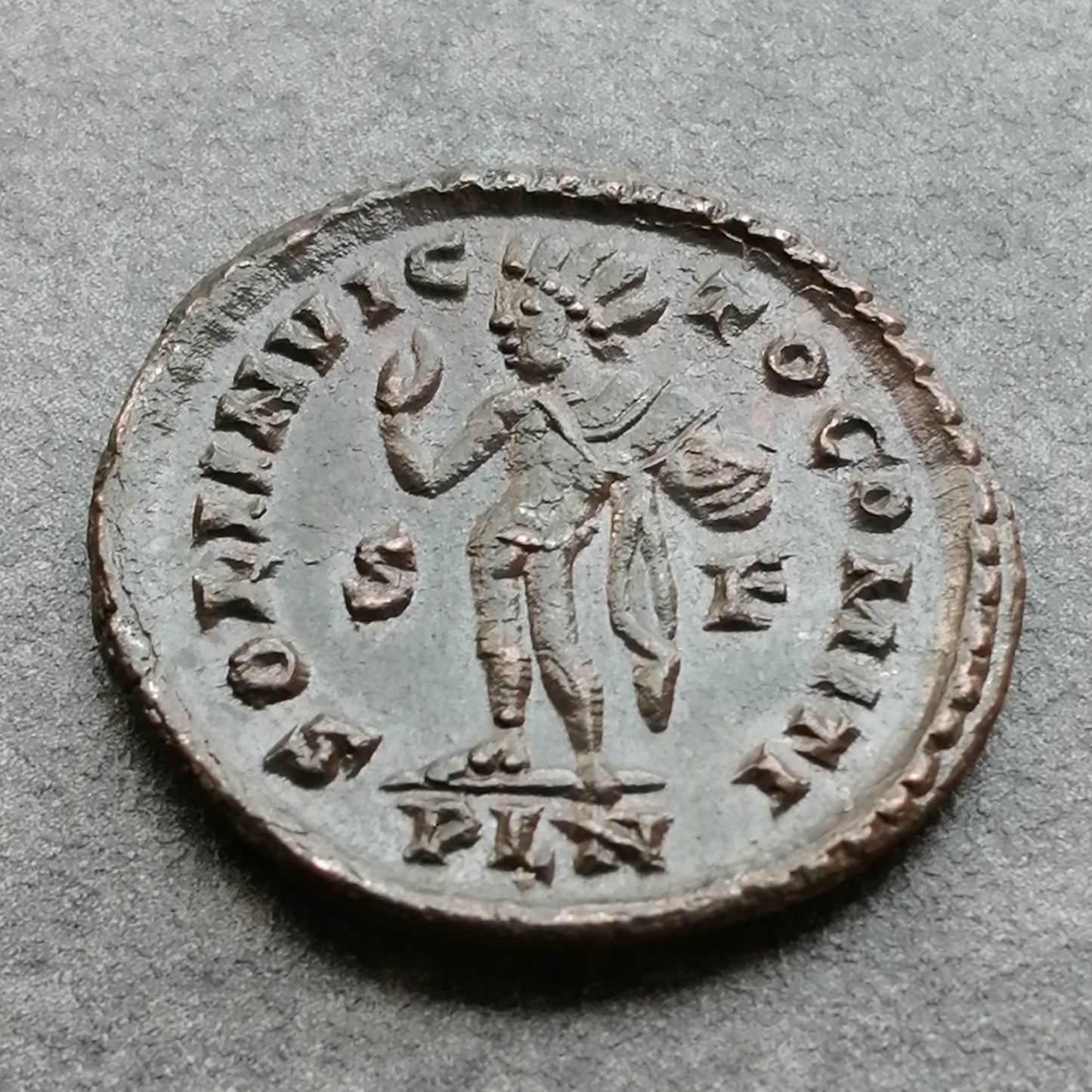 Constantino I (306-337) Follis Soli Invicto Comiti Londres 3,21 gr 21 mm