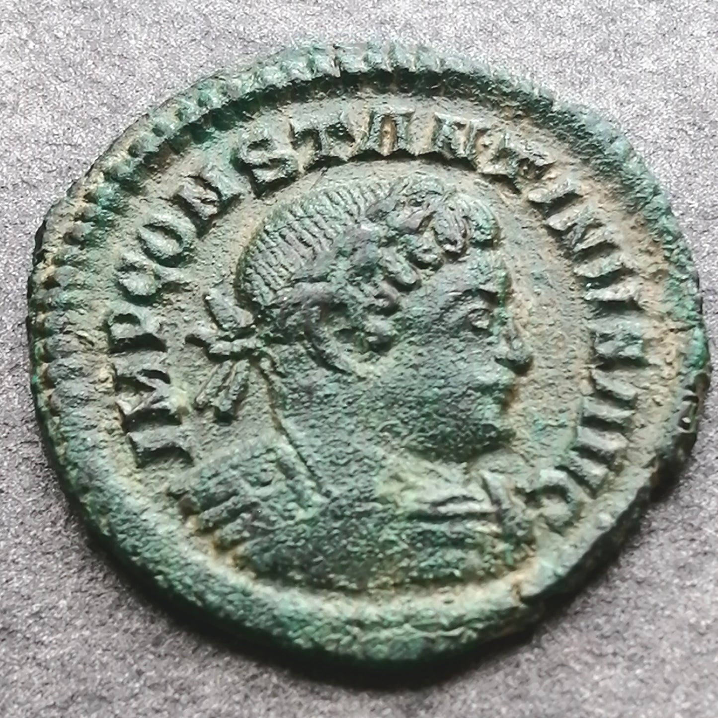 Constantino I (306-337) Follis Soli Invicto Comiti Londres (MLL) 3,68 gr 20,5 mm