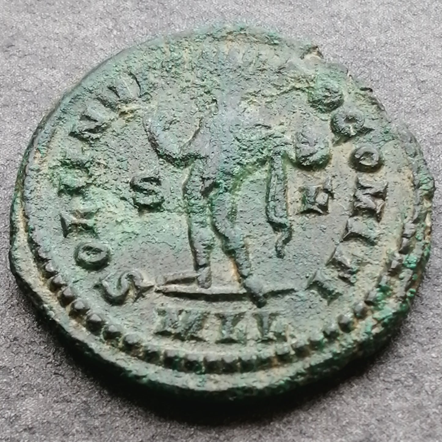 Constantino I (306-337) Follis Soli Invicto Comiti Londres (MLL) 3,68 gr 20,5 mm