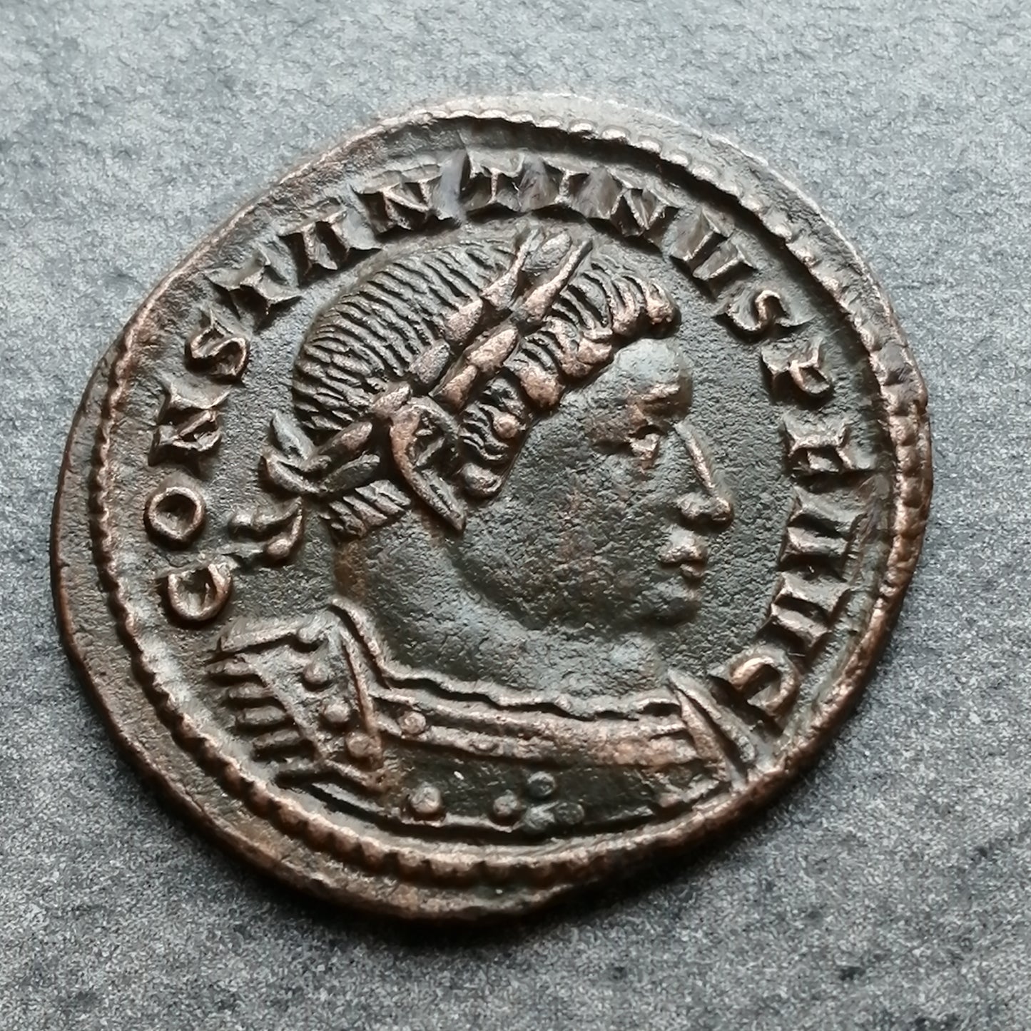 Constantino I (306-337) Follis Soli Invicto Comiti 4,26 gr 24 mm