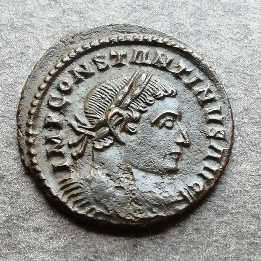 Constantino I (306-337) Follis Soli Invicto Comiti Londres 3,38 gr 20 mm