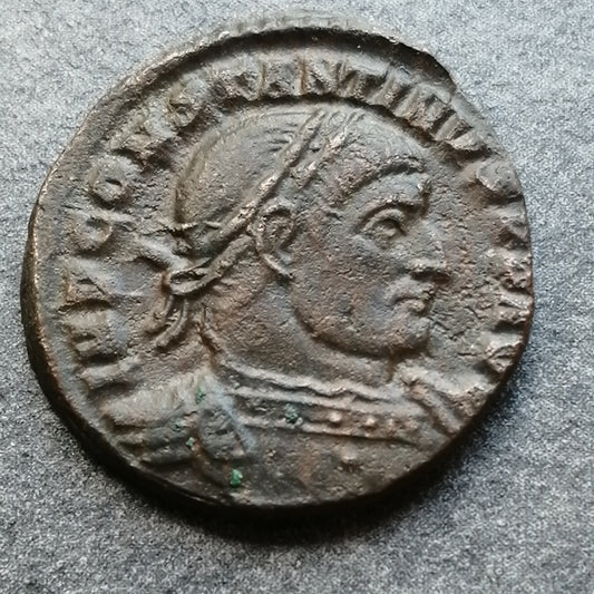 Constantino I (306-337) Follis Soli Invicto Comiti Arles 3,54 gr 18,5 mm