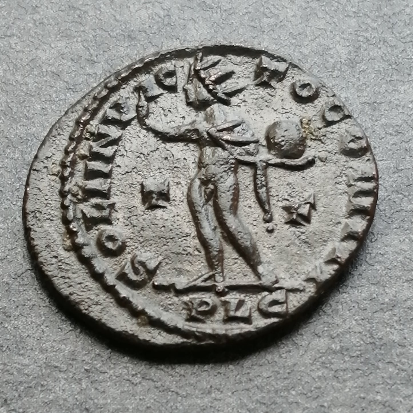 Constantino I (306-337) Follis Soli Invicto Comiti Lyon 2,92 gr 20,5 mm