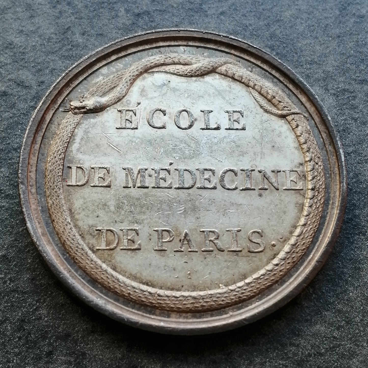 Ficha Escuela de Medicina de París Plata 29 mm 12,20 gr