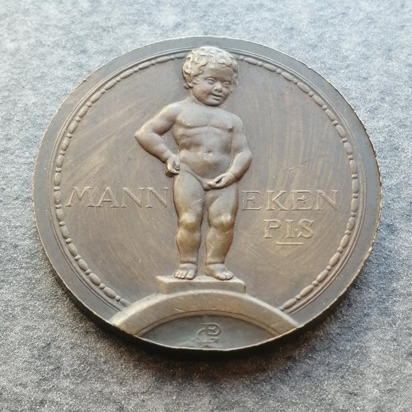 Medalla Bélgica Exposición Universal de 1935 Bruselas Manneken Pis 19,64 gr