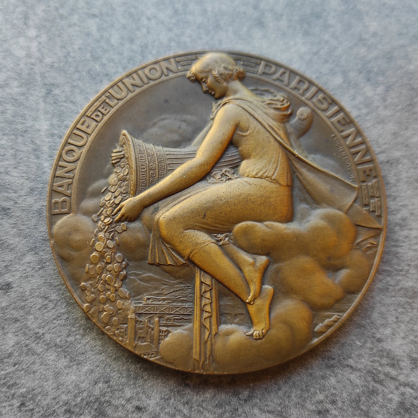 Bank medal of the Paris Union 1904 1929 bronze 68 mm 138.18 gr