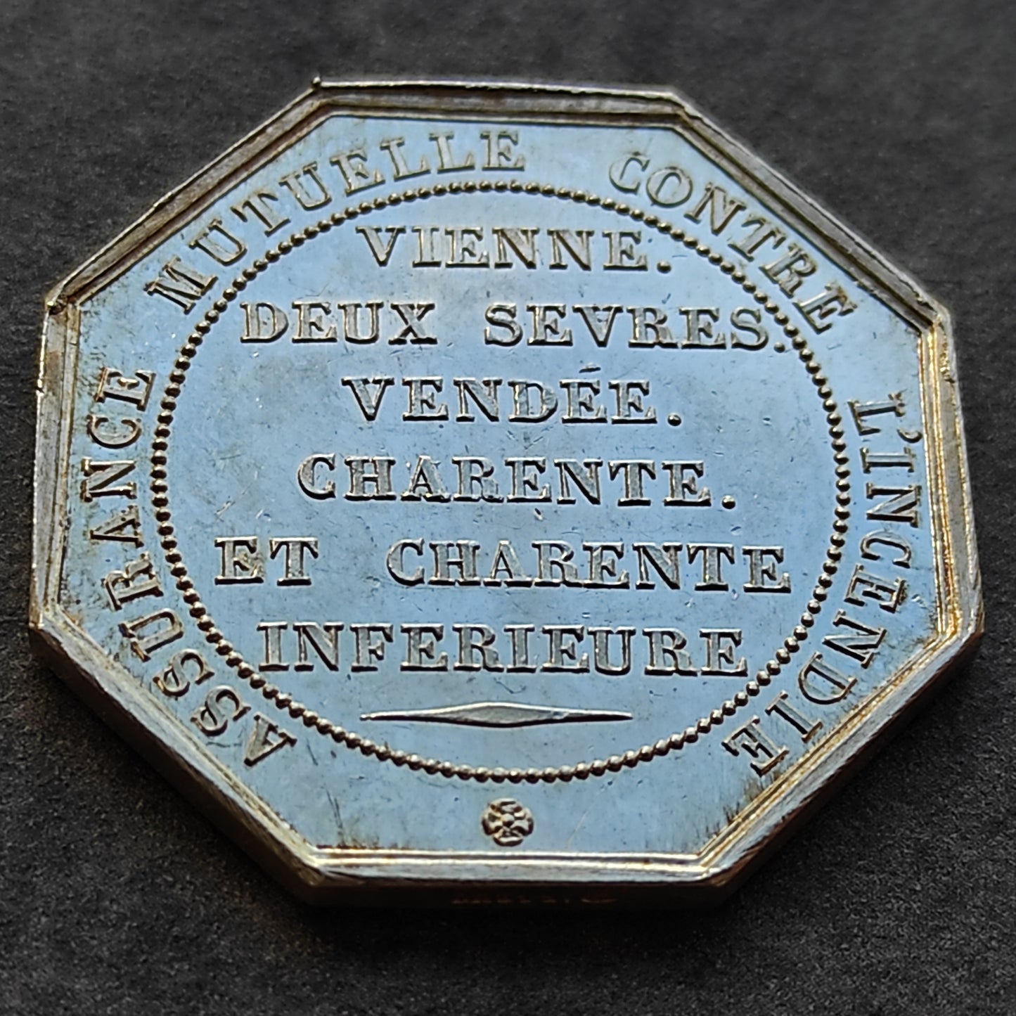 Ficha de seguro contra incendios 1838 Vienne Deux Sèvres Vendée Charente y Bajo Charente Plata 12,91 gr