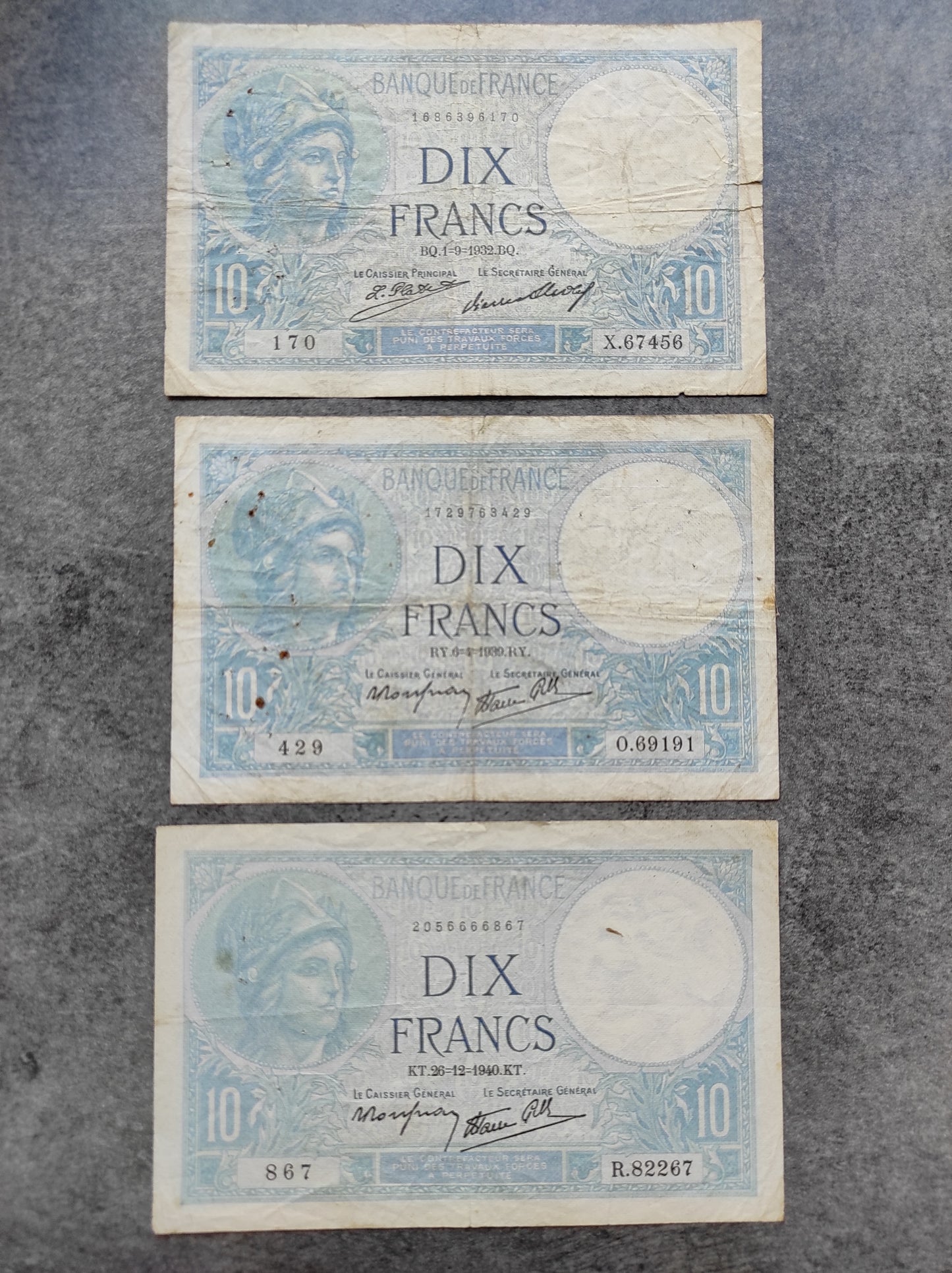 Lote de 3 billetes de 10 Francos Minerve 1932 1939 y 1940